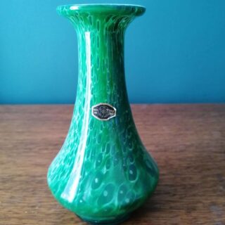 zöld kerámia váza, dekoráció yupie