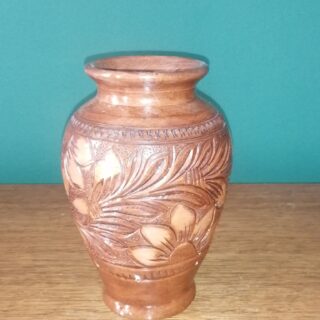 Korondi barna kerámia váza, virágmintával díszítve, dekoráció, yupie