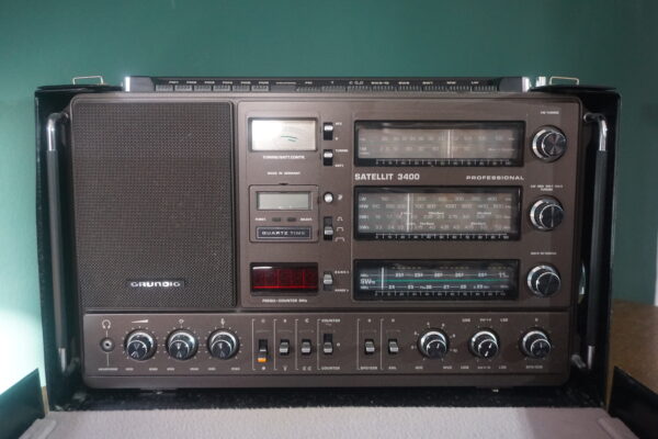 Grundig Satellit 3400 rádió, elektronika, yupie