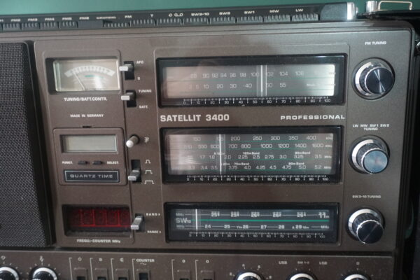 Grundig Satellit 3400 rádió, elektronika, yupie