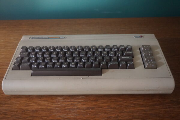 Commodore 64 számítógép, elektronika, yupie