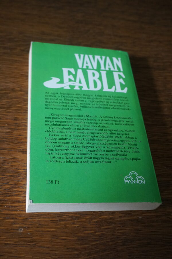 Vavyan Fable: Ébredj velem!, könyvek, yupie